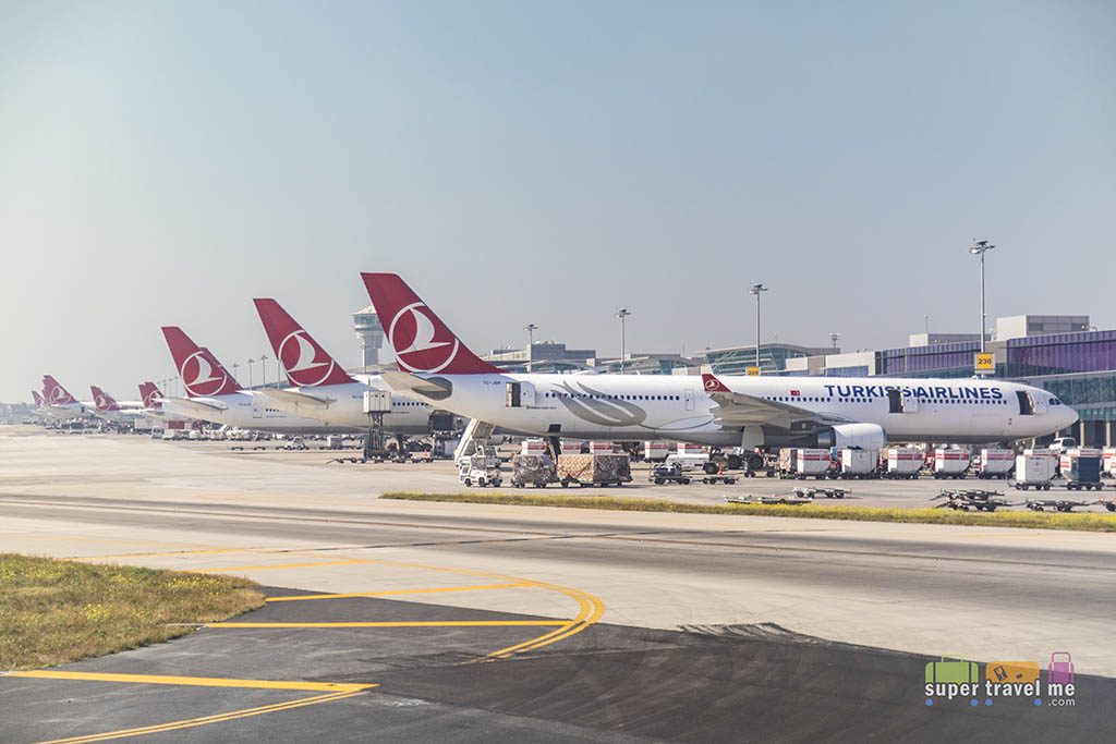 Turkish Airlines aircraft in Istanbul Ataturk Airport -2