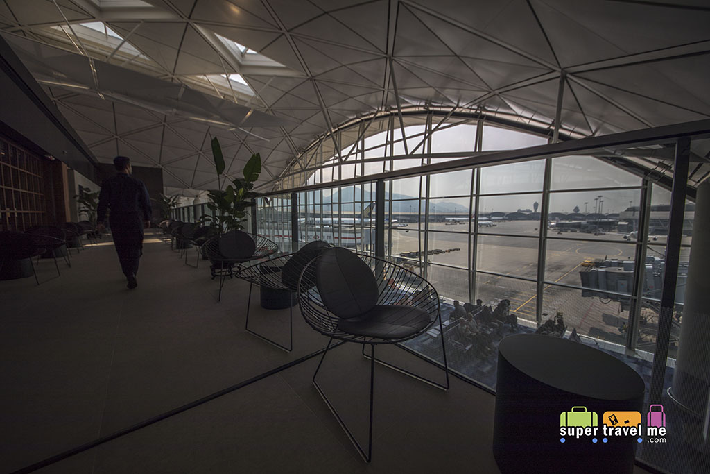 Cathay Pacific - The Deck - Hong Kong International Airport - Terrace 447