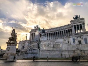 Explore Piazza Venezia in Rome