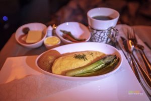 Cheddar cheese omelette with sautéed asparagus and grilled tomato served onboard Turkish Airlines TK55 from Singapore to Istanbul