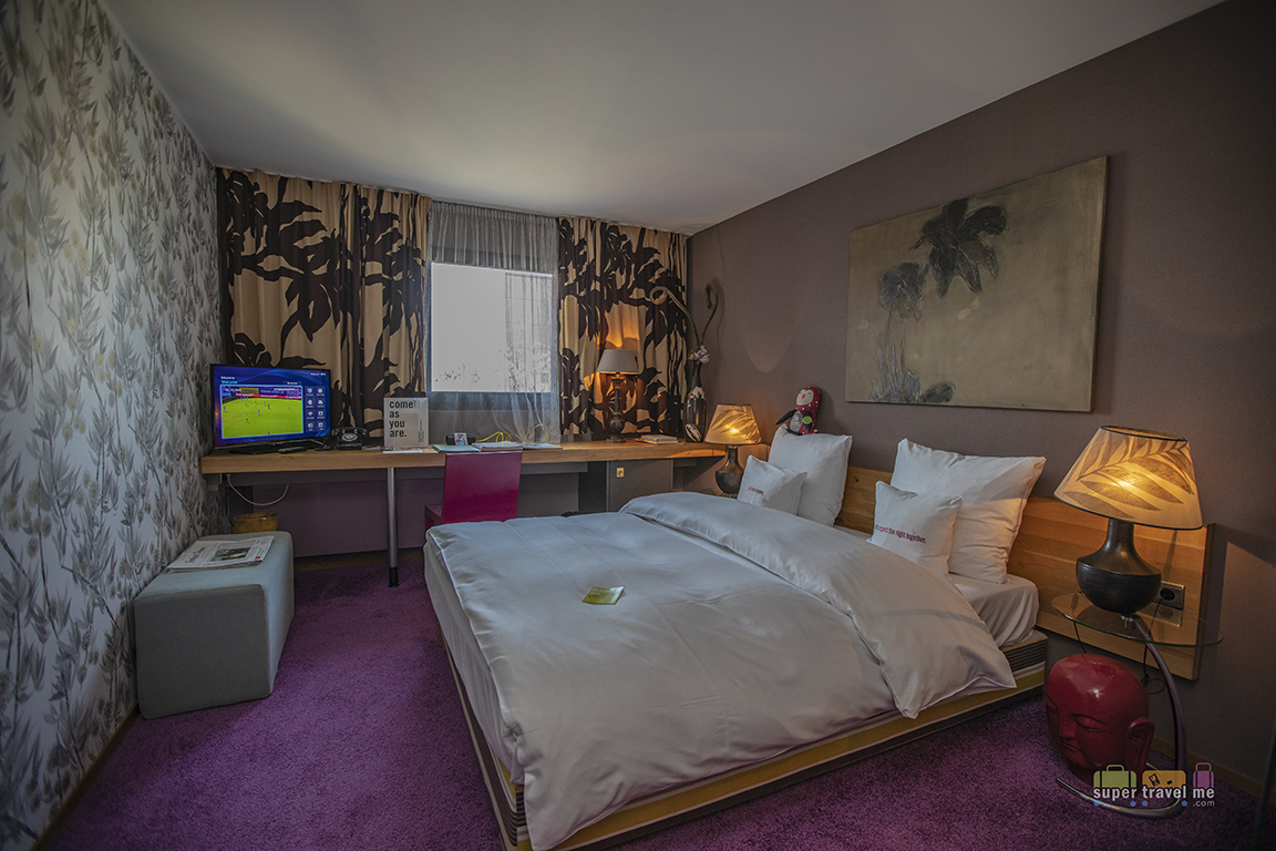 25hours Hotel Frankfurt The Goldman bedroom