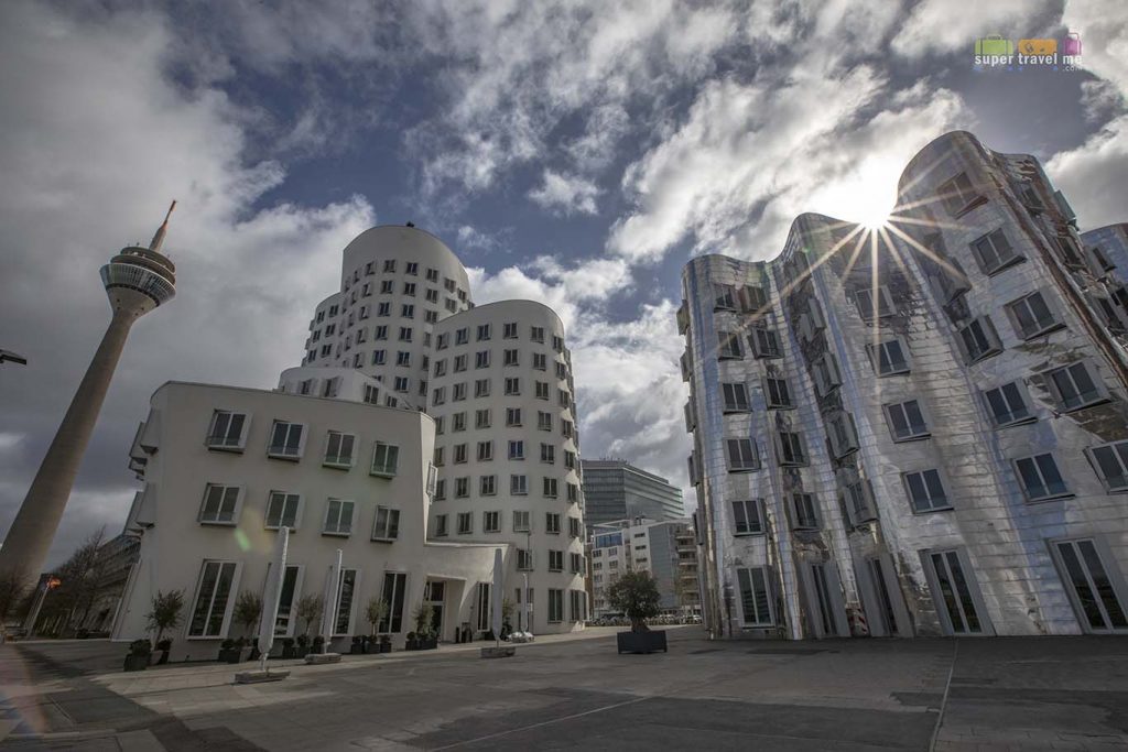 Gehry Buildings in MedienHafen, Düsseldorf 