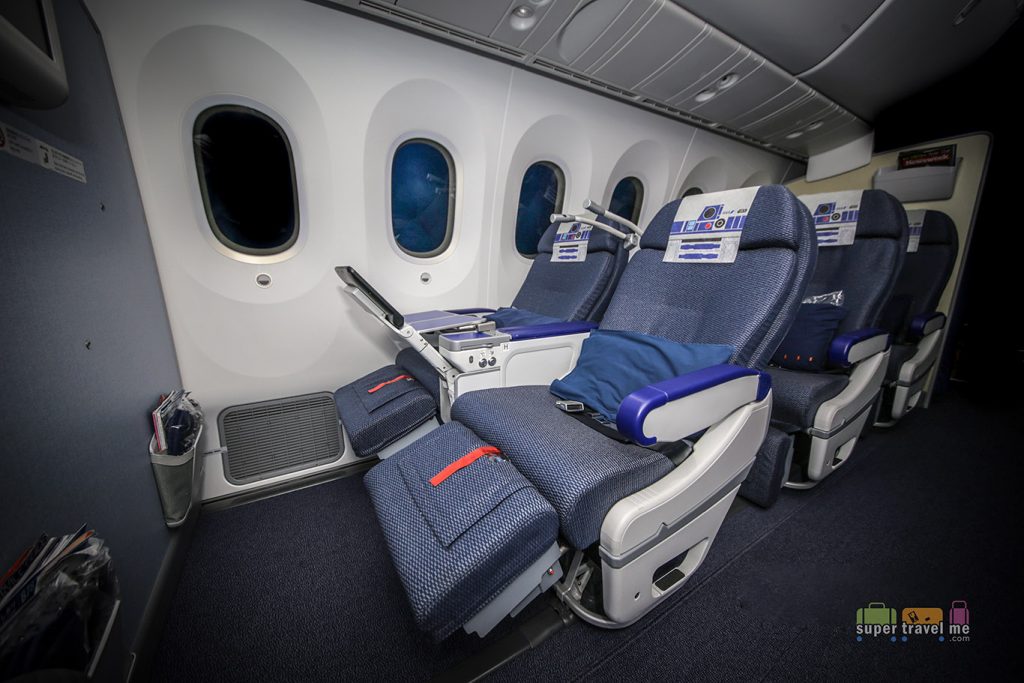 ANA Premium Economy Cabin - SUPERTRAVELME.com