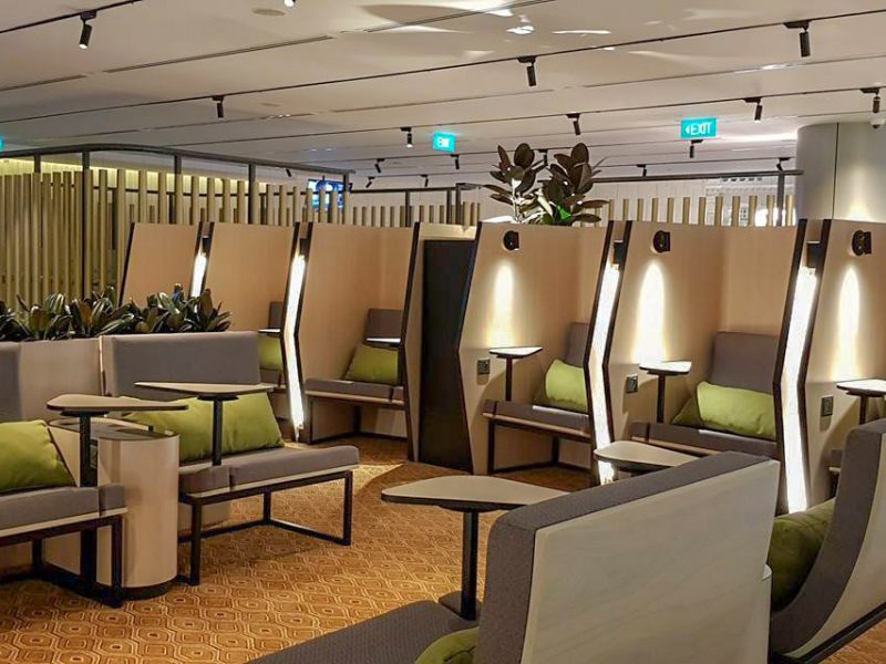 Blossom Lounge Changi Airport T4 interior