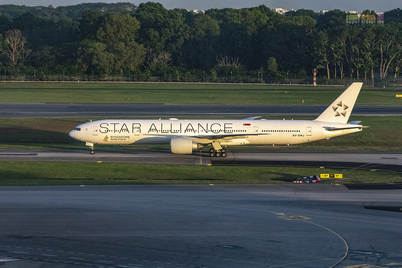 Singapore Airlines Star Alliance (9V-SWJ)